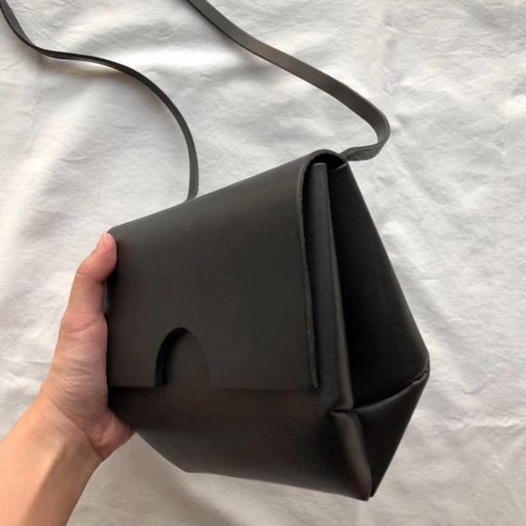 ✨COS✨Small Leather Crossbody Bag - Picture 2 of 7